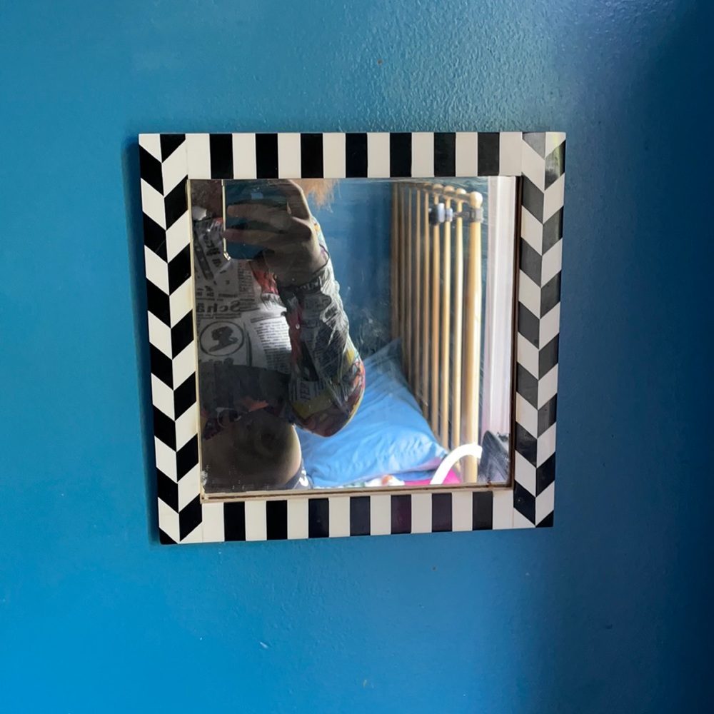 Picture mat white and black striped mirror